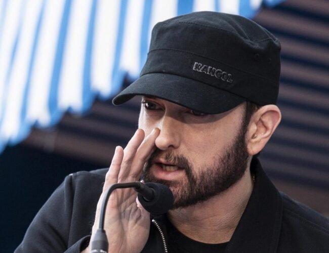 Así se entera Eminem que será abuelo: video conmovedor