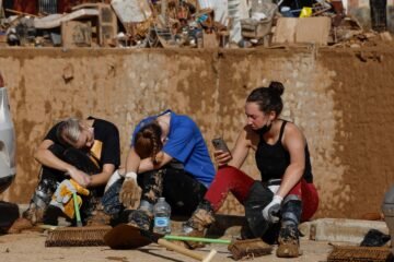 De coordinar voluntarios a la asistencia psicológica: jóvenes programadores se vuelcan en crear ‘apps’ para la dana