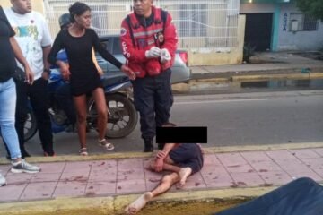 Mujer acuchilla a su pareja en una acalorada pelea