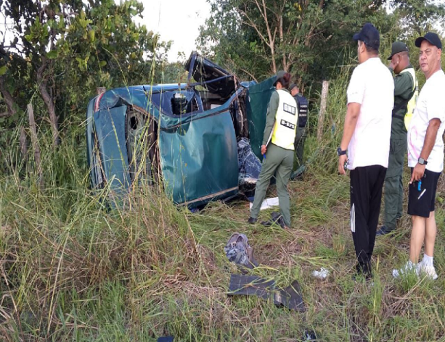 Aparentemente un fallecido en vuelco de vehículo en sector Palo Grande