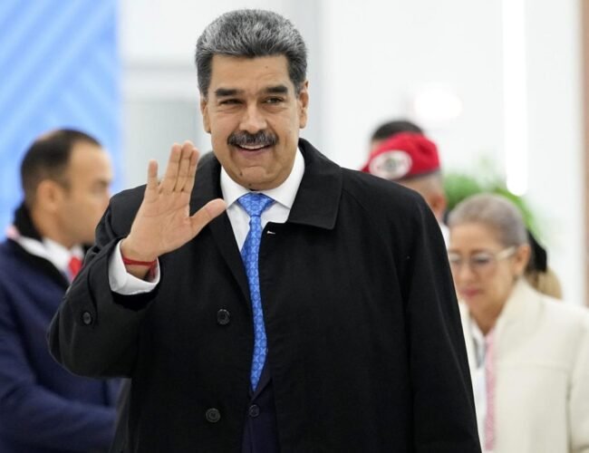 Maduro advierte que la oposición «se va a arrepentir» si intenta sacarlo del poder