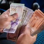 Dólar oficial en Venezuela llega a los 51 bolívares y sigue la caída de la moneda local