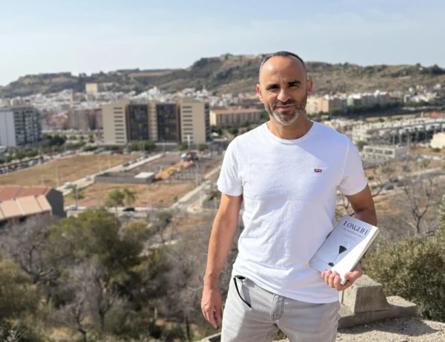 Juan Manuel Pizarro Alarcón debuta con una novela de ciencia ficción que invita a pensar en el mañana