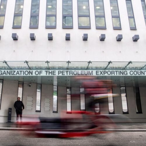 La OPEP descarta intervenir de momento en el mercado