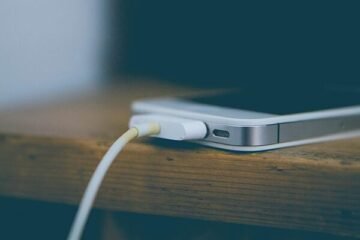 ¿Qué significa cuando sale en el teléfono el aviso de «carga suspendida»?