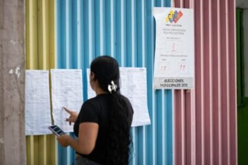 Chavismo aumenta su dominio en comicios municipales frente a una minoría opositora