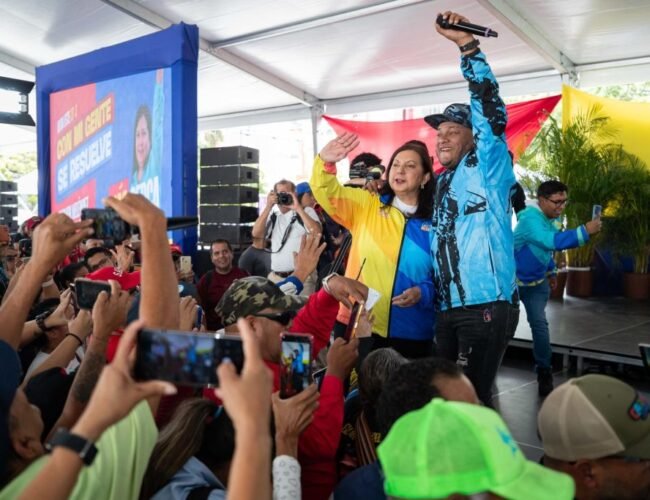 Chavismo y oposición hacen un último llamado a votar en cierre de campaña para municipales