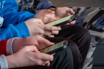 “Creará capacidades para la vigilancia, el control y la censura”: polémica con la regulación que obliga a revisar mensajes privados para combatir la pedofilia