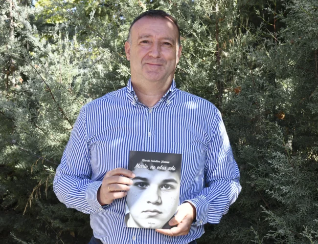 Hay libros que nacen de la imaginación y otros que surgen de una urgencia vital. Mario, no estás solo pertenece a este segundo grupo.