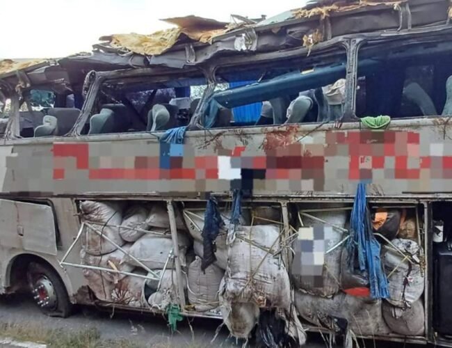 Investigan causas de accidente fatal de autobús turístico en noreste de Brasil