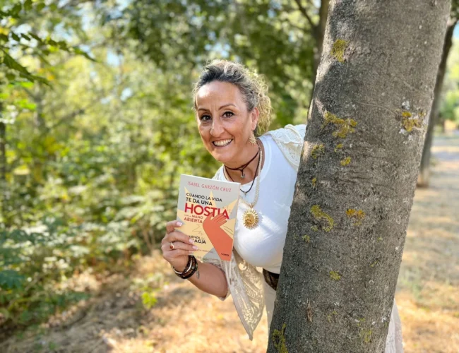 M. Isabel Garzón Cruz transforma el dolor en magia en su impactante libro