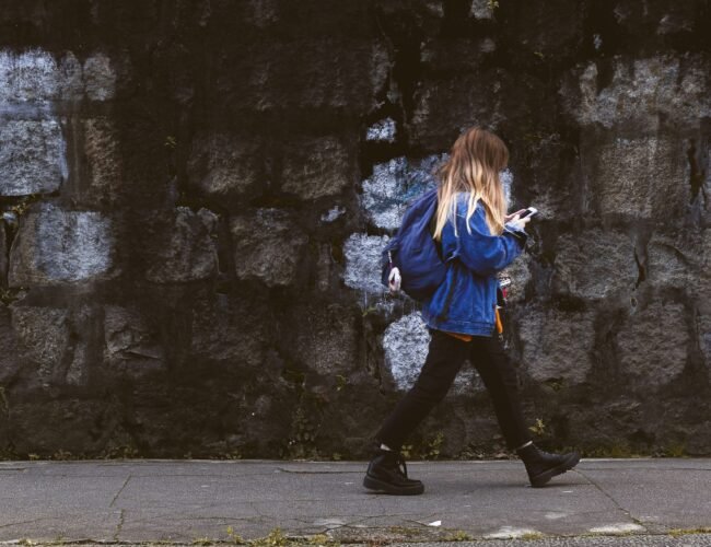 Una adolescente demanda a los creadores de una app usada para ‘desnudarla’ sin consentimiento