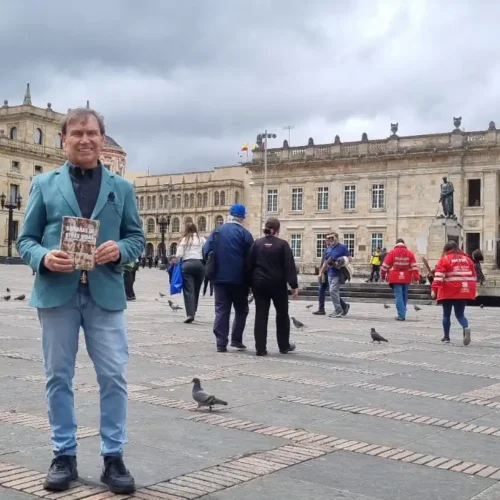 Fernando Canosa Torrado ilumina el alma humana en su libro “Sombras de Otras Vidas: Trece Cuentos, Trece Historias”