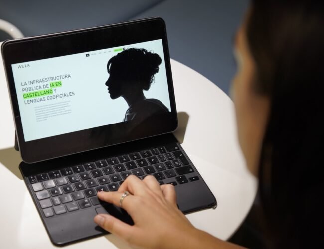 El Gobierno negocia una compensación a los autores por usar sus obras para entrenar a Alia, la IA española