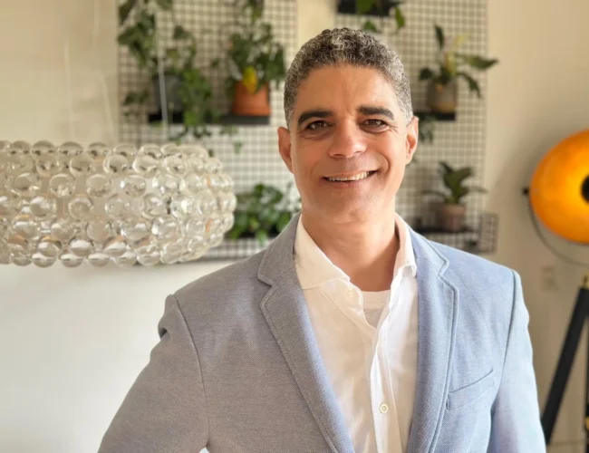 Guillermo Enrique Lorente Deroncelé y su viaje interior en Vagando, pero no perdido