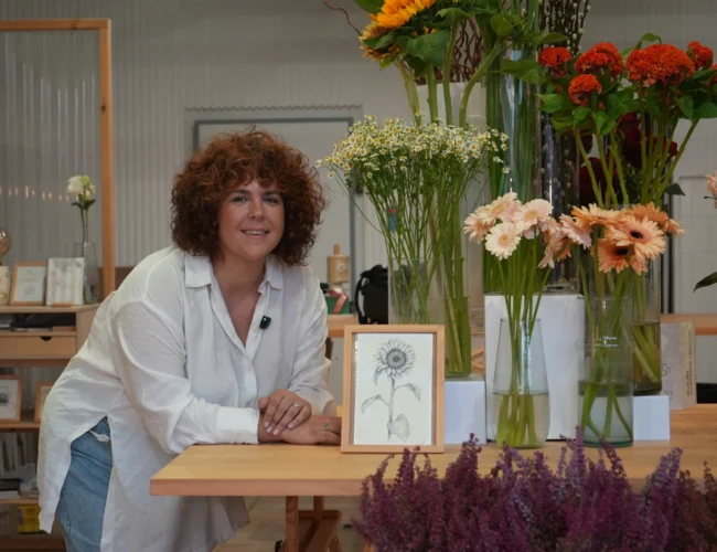 Al Alba, la floristería de Almerimar que celebra cinco años llenos de arte, flores y emoción