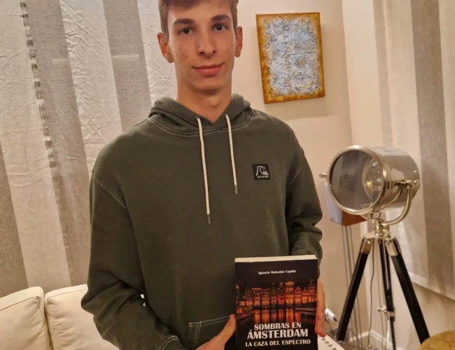 Ignacio Rabadán Capilla sorprende con “Sombras en Ámsterdam: La caza del Espectro”