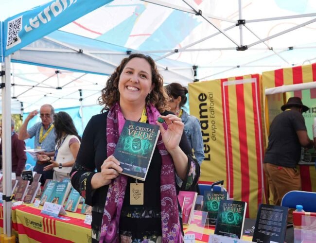 GISELA FERRÓN PALOMO CONSOLIDA SU CARRERA EN LA FANTASÍA TRAS LA NOMINACIÓN DE ‘EL CRISTAL VERDE’ A LOS PREMIOS LETRAME