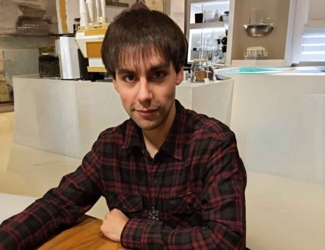 Alex Manzano Salas regresa con una novela vibrante que mezcla misterio, terror y aventura juvenil