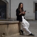 Los adolescentes que crecieron sin ningún límite en las redes sociales: “Mis padres me dieron el móvil y, a partir de ahí, tiré sola”