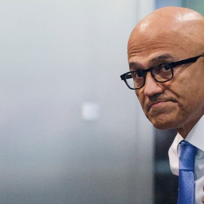 El director ejecutivo de Microsoft defiende el “riesgo” que tomó al invertir en OpenAI