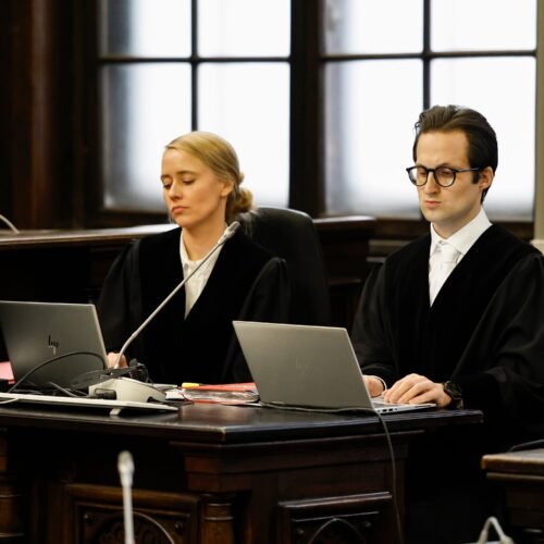 Así han empezado a engañar a la justicia con IA: “Es un fraude invisible”