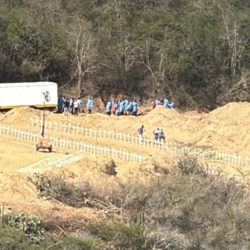 “Desde aquí se ve todo”, vecinos testifican entierros continuos  en cementerio de Carayaca