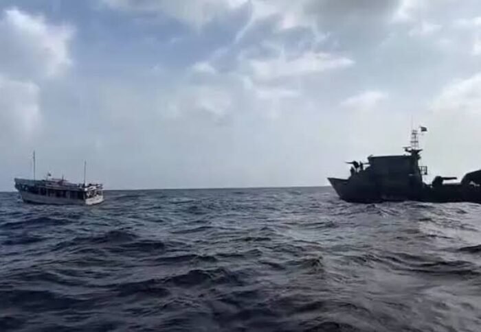 Ocho pescadores venezolanos fueron rescatados en el mar Caribe tras varios días a la deriva: los trasladaron a Nicaragua