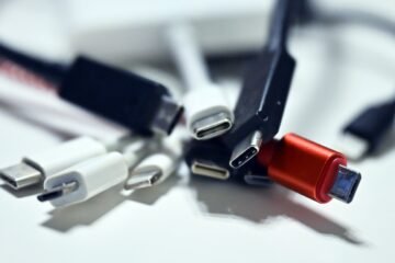 El color de los cables USB no es casualidad: esto es lo que significa que sea blanco, negro, azul, rojo o amarillo