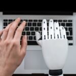 La IA diluye nuestra identidad cuando escribimos con su ayuda: “Nadie quiere parecer inculto”