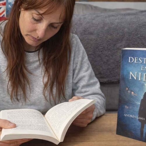 ANDREA LAMA MONTENEGRO FUSIONA SUSPENSE PSICOLÓGICO Y REALISMO MÁGICO EN SU DEBUT ‘DESTELLOS EN LA NIEBLA’